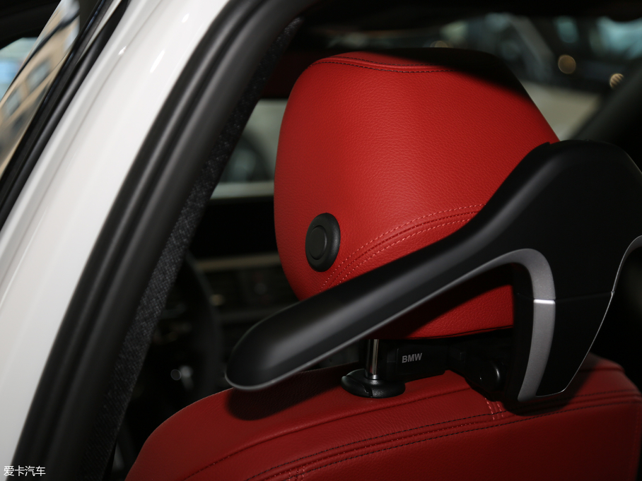 2018��R3ϵ 330i M�\����ҹ��