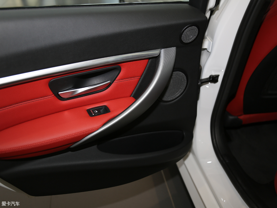 2018��R3ϵ 330i M�\����ҹ��