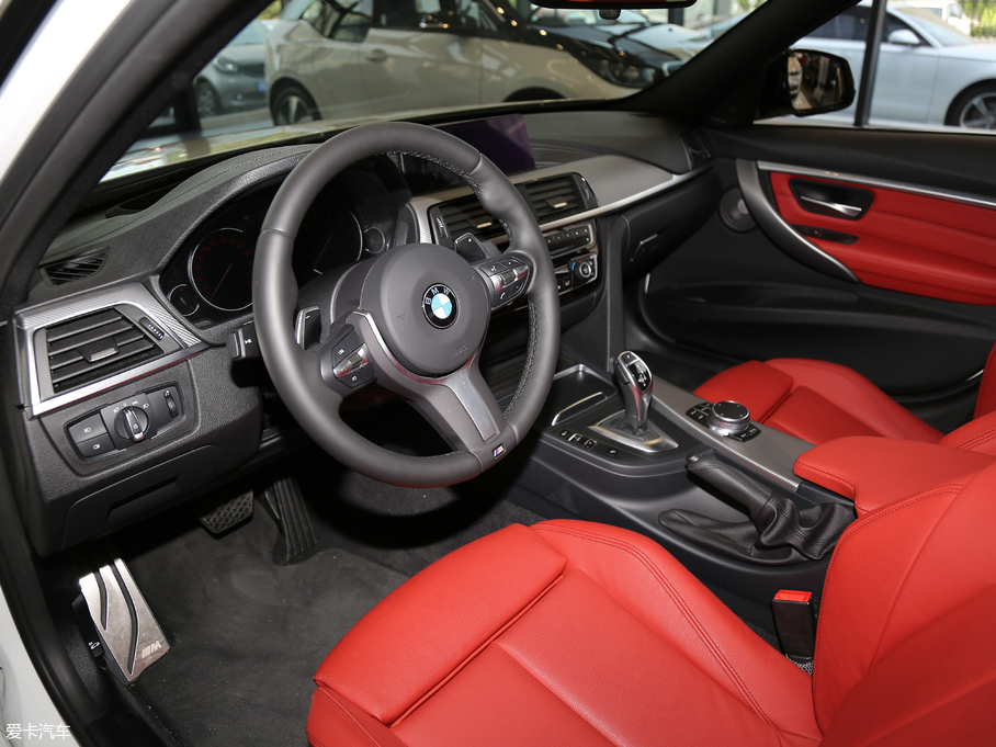 2018��R3ϵ 330i M�\����ҹ��