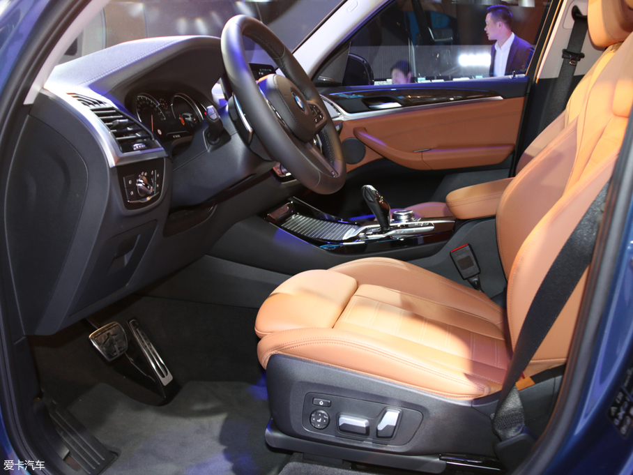 2018RX3 xDrive 30i M\b