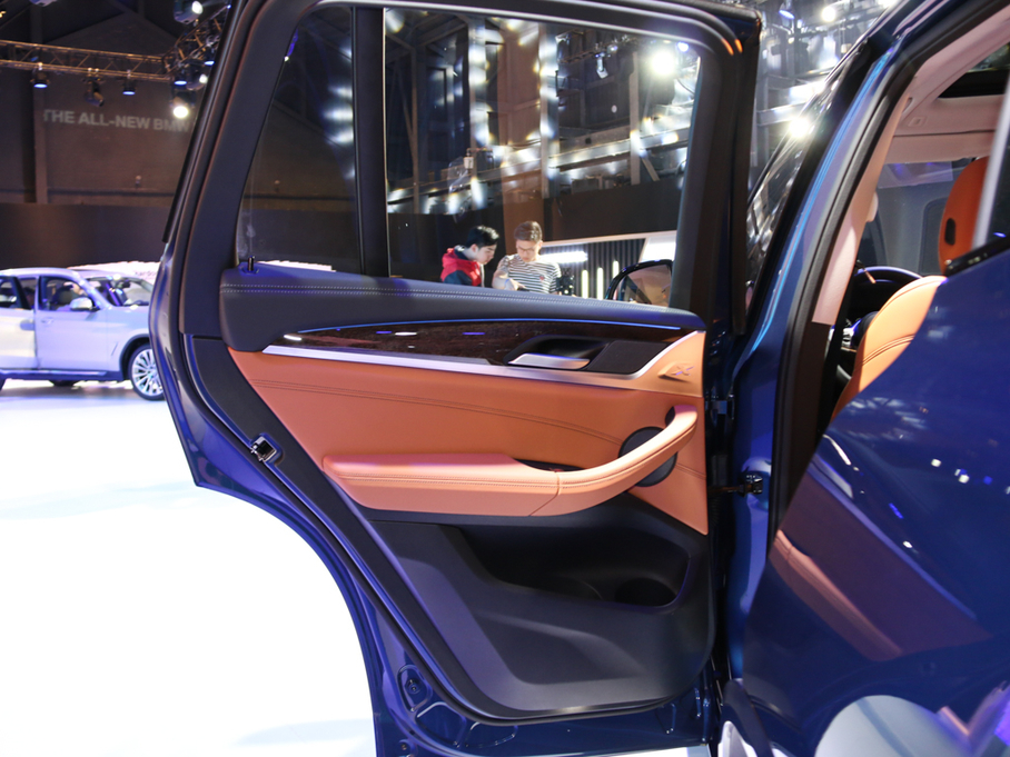 2018RX3 xDrive 30i M\b