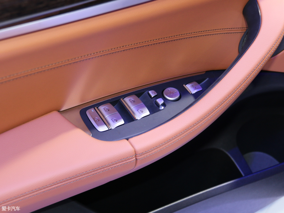 2018RX3 xDrive 30i M\b