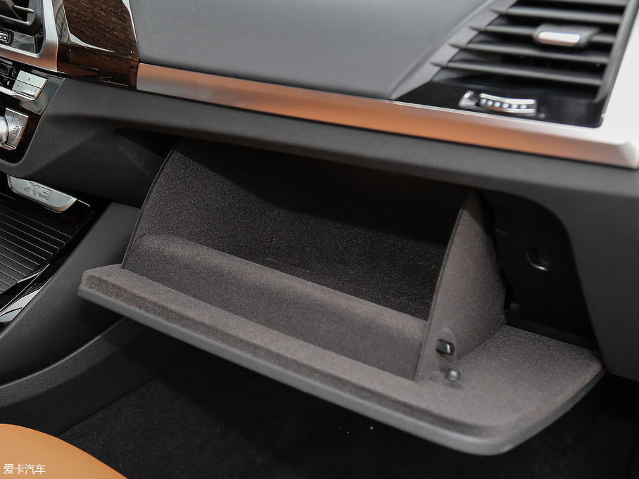 2018RX3 xDrive 30i I(lng)M\(yn)b