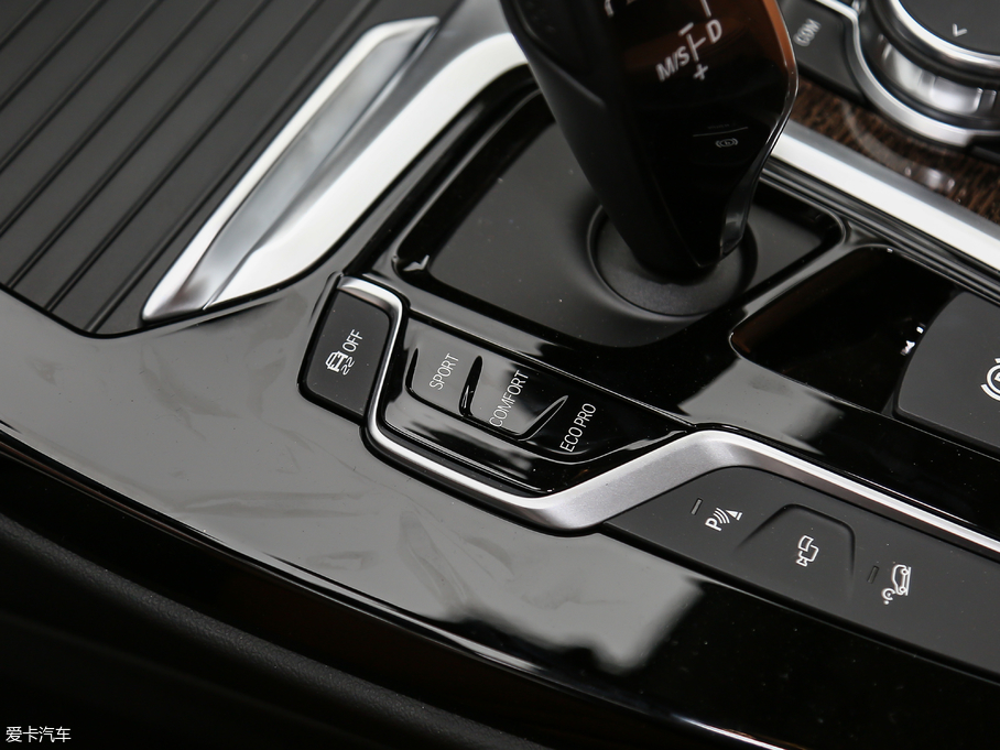 2018RX3 xDrive 30i IM\b