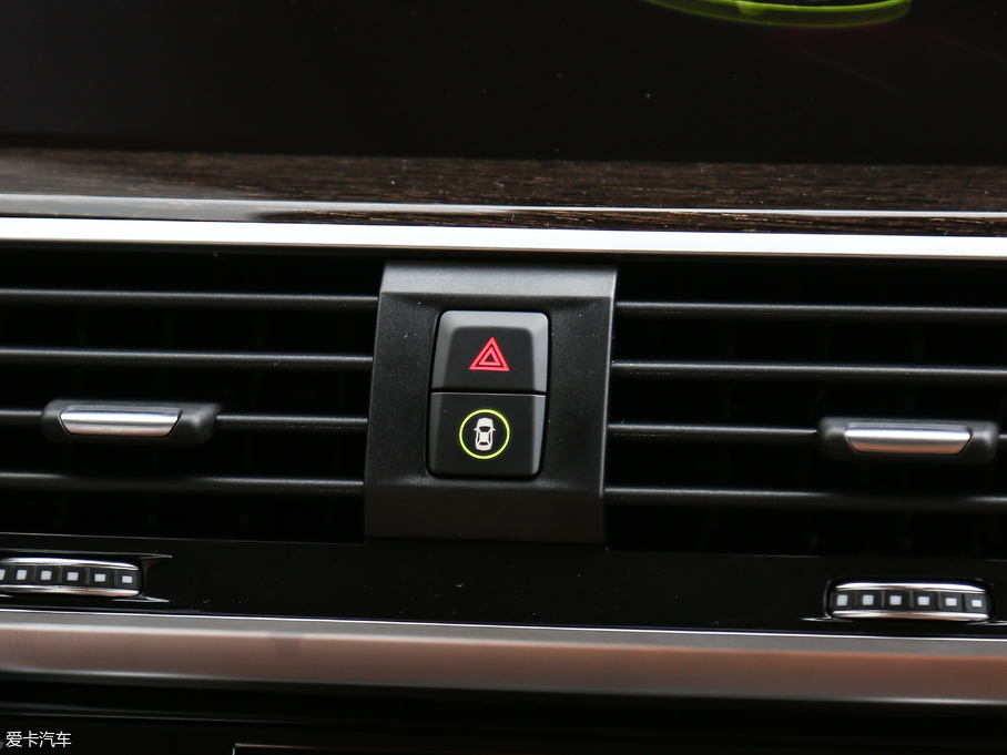 2018RX3 xDrive 30i I(lng)M\(yn)b