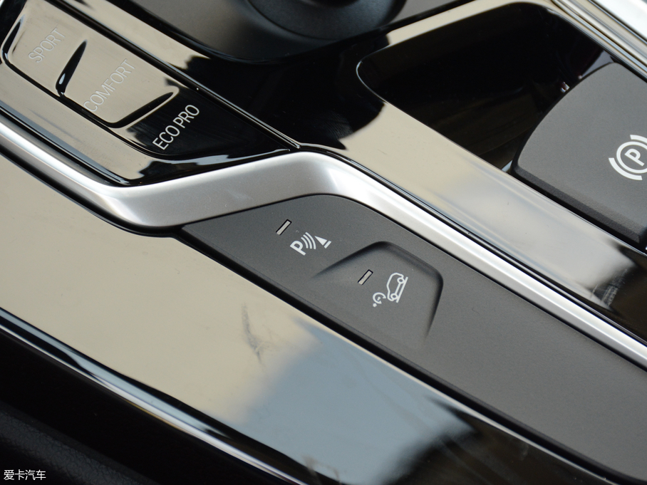 2018RX3 xDrive 25i M\b