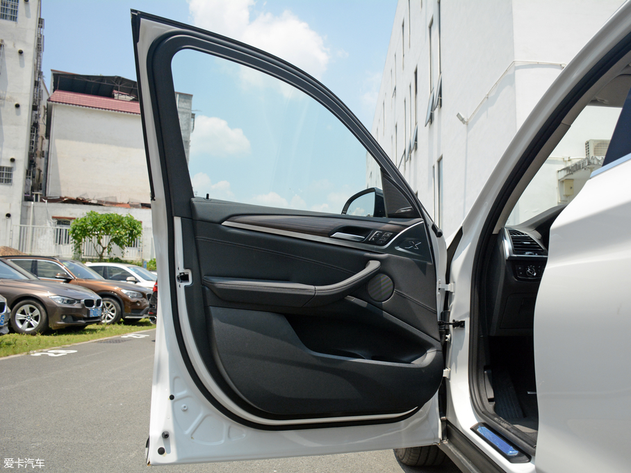 2018RX3 xDrive 25i Ab