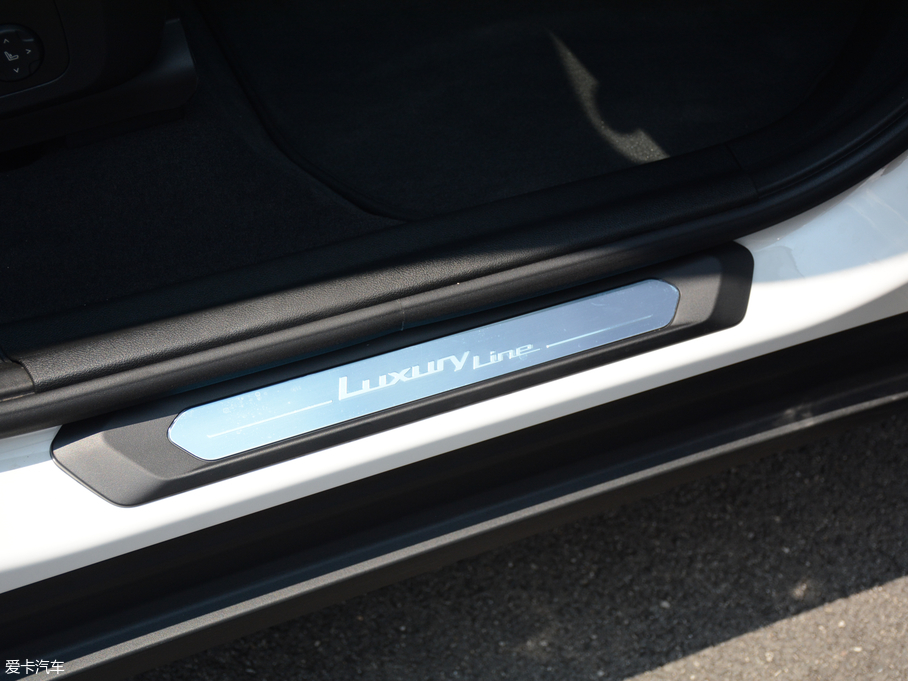 2018RX3 xDrive 25i Ab