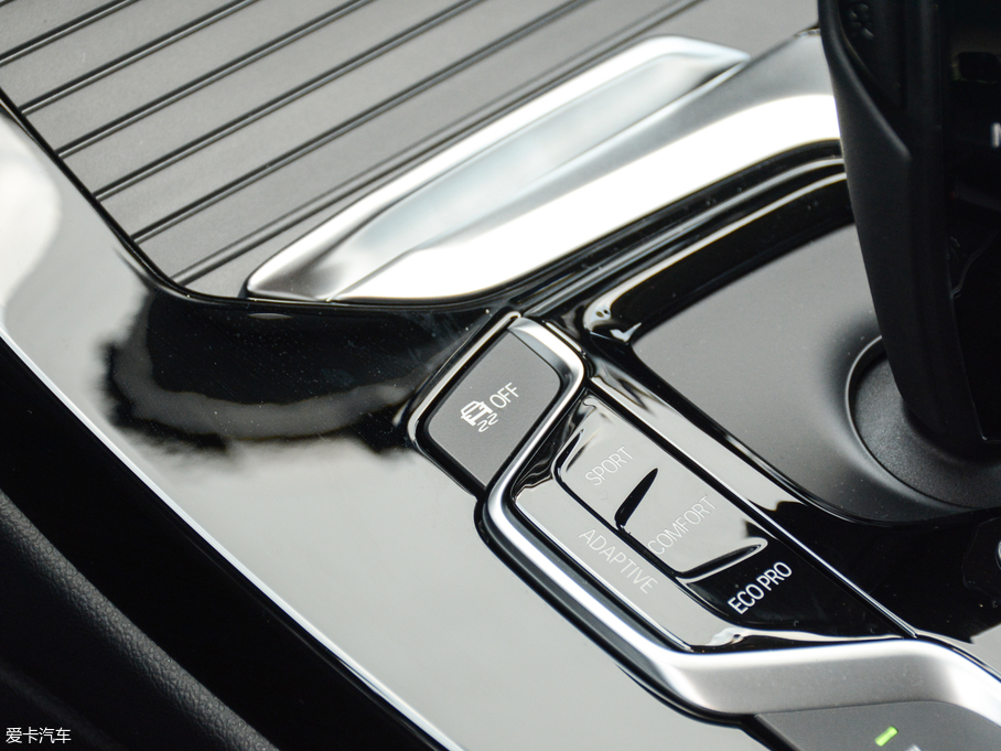 2018RX3 xDrive 25i Ab