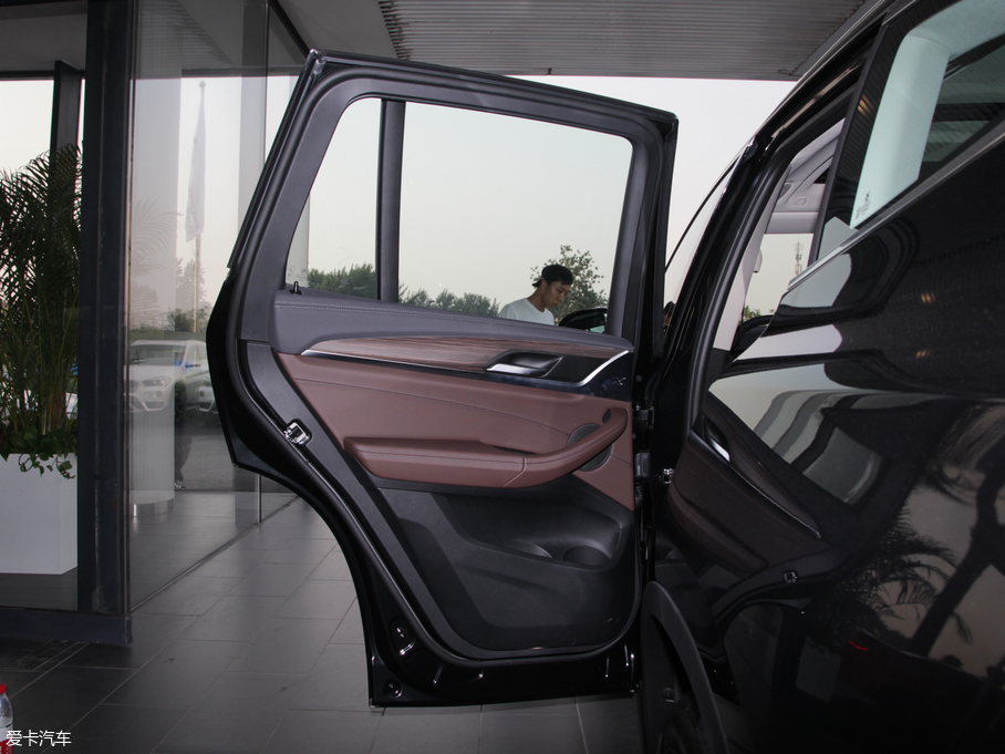 2018RX3 xDrive 28i Ab