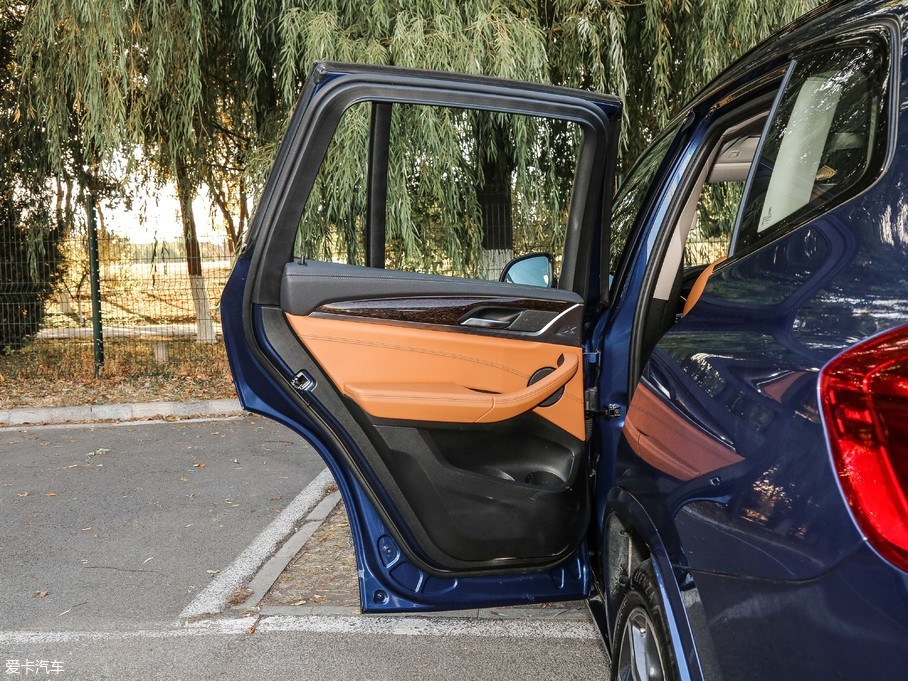 2018RX3 xDrive 30i M\b