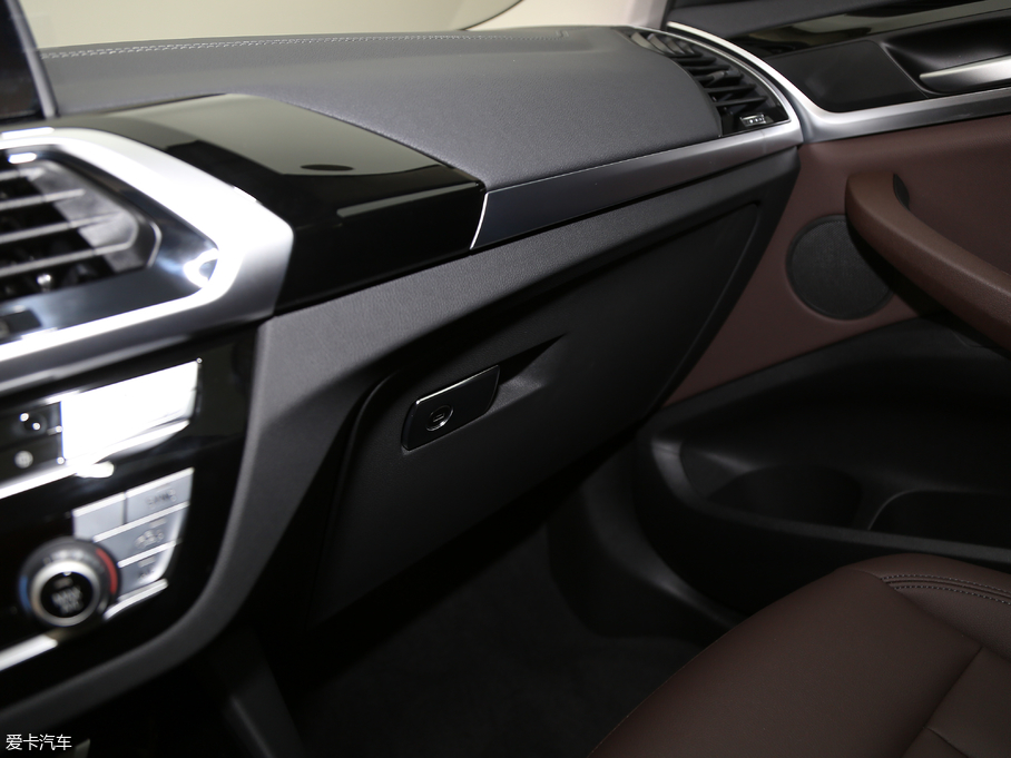 2018RX3 xDrive 25i M\b