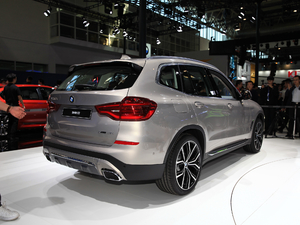 2018xDrive 25i Ab w^