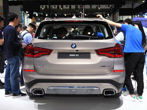 2018xDrive 25i Ab w^