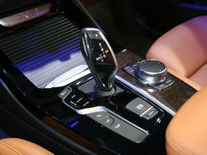 2018xDrive 30i M\b п؅^