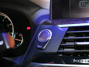 2018xDrive 30i M\b п؅^