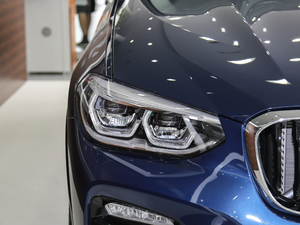 2018xDrive 30i IM\b ^