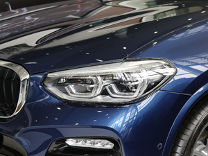 2018xDrive 30i IM\b ^