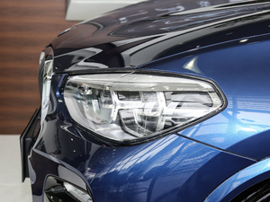 2018xDrive 30i IM\b ^