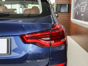 2018xDrive 30i IM\b β