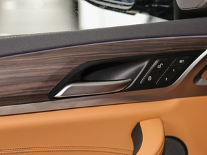 2018xDrive 30i IM\b g