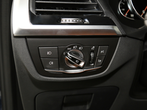 2018xDrive 30i IM\b g