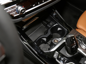 2018xDrive 30i IM\b g