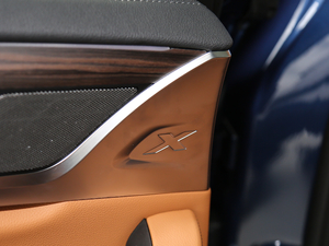 2018xDrive 30i IM\b g