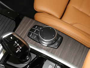 2018xDrive 30i IM\b п؅^