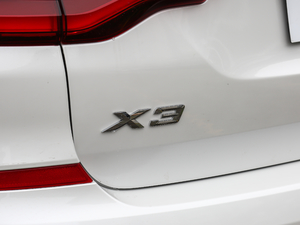 2018xDrive 30i IM\b ^