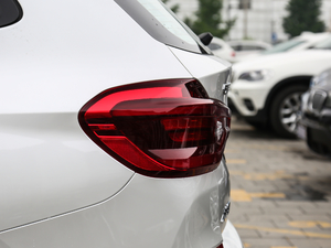 2018xDrive 30i IM\b ^