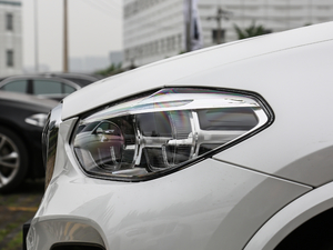 2018xDrive 30i IM\b ^