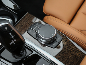 2018xDrive 30i IM\b п؅^(q)