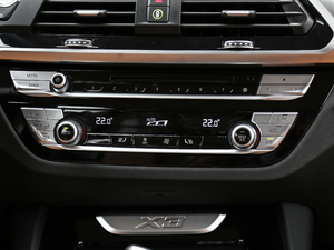 2018xDrive 30i IM\b {{