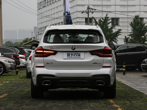 2018xDrive 30i IM\b ^