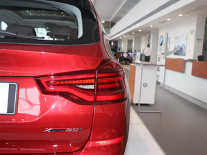 2018xDrive 30i IM\b β