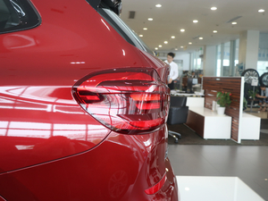 2018xDrive 30i IM\b ^