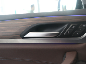 2018xDrive 30i IM\b g