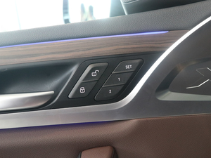 2018xDrive 30i IM\b g