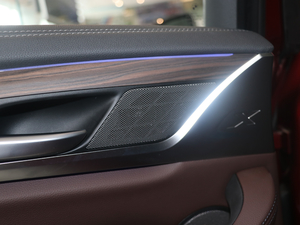 2018xDrive 30i IM\b g