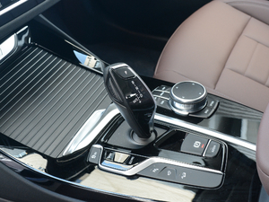 2018xDrive 25i Ab QU