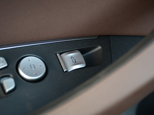 2018xDrive 25i Ab п؅^