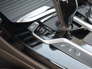 2018xDrive 25i Ab п؅^