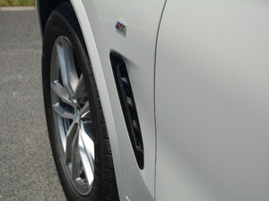 2018xDrive 25i M\b ^