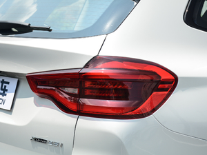 2018xDrive 25i M\b ^