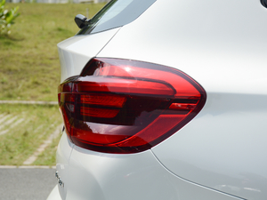 2018xDrive 25i M\b ^