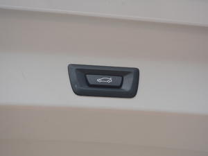 2018xDrive 25i M\b ^