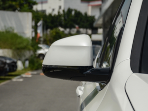 2018xDrive 25i M\b ^