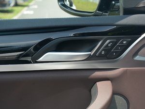 2018xDrive 25i M\b g