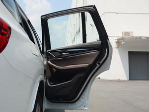 2018xDrive 25i M\b g